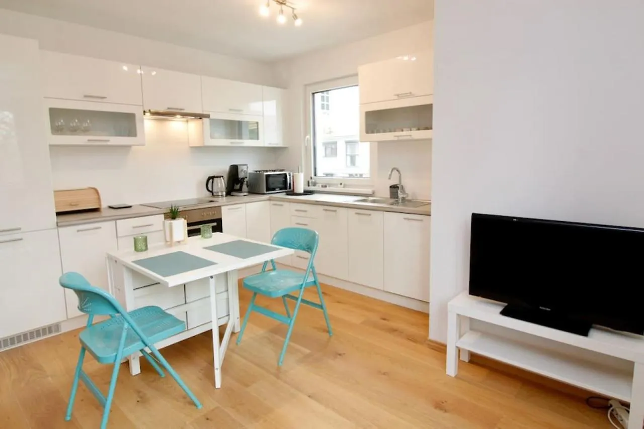 Modern Balcony Apartment With Free Parking Vienna