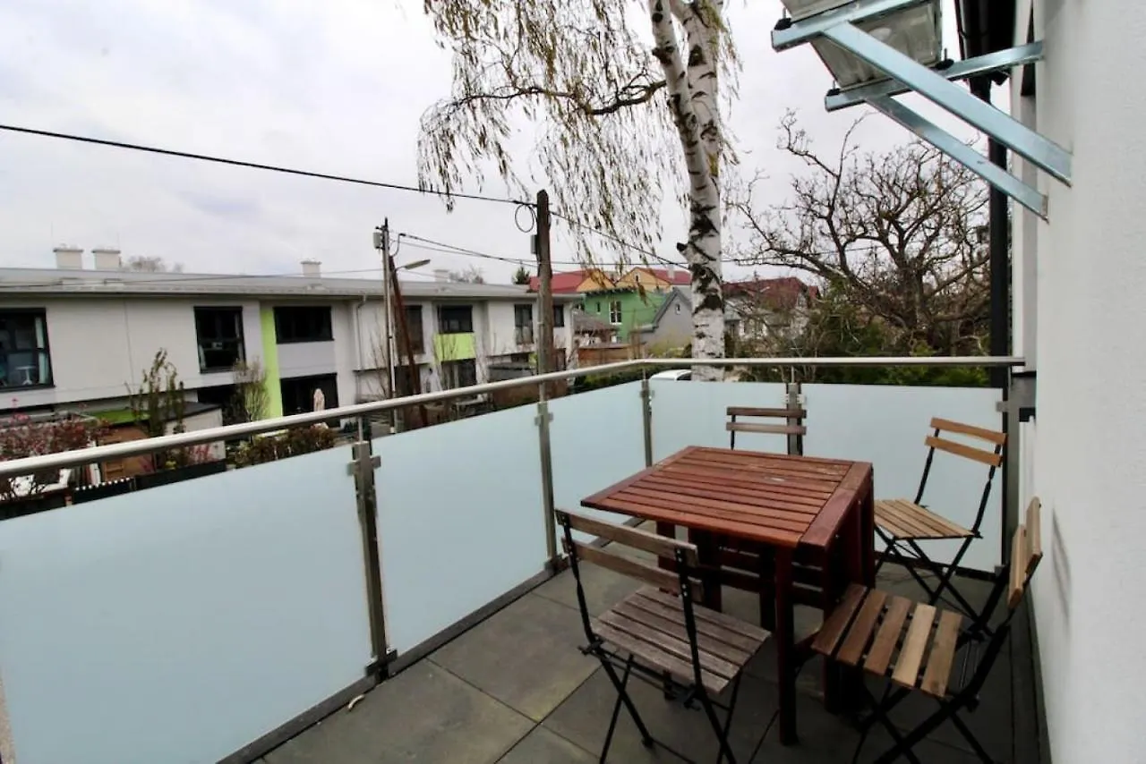 Modern Balcony Apartment With Free Parking Vienna