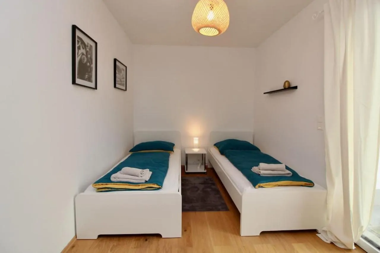 Modern Balcony Apartment With Free Parking Vienna Austria