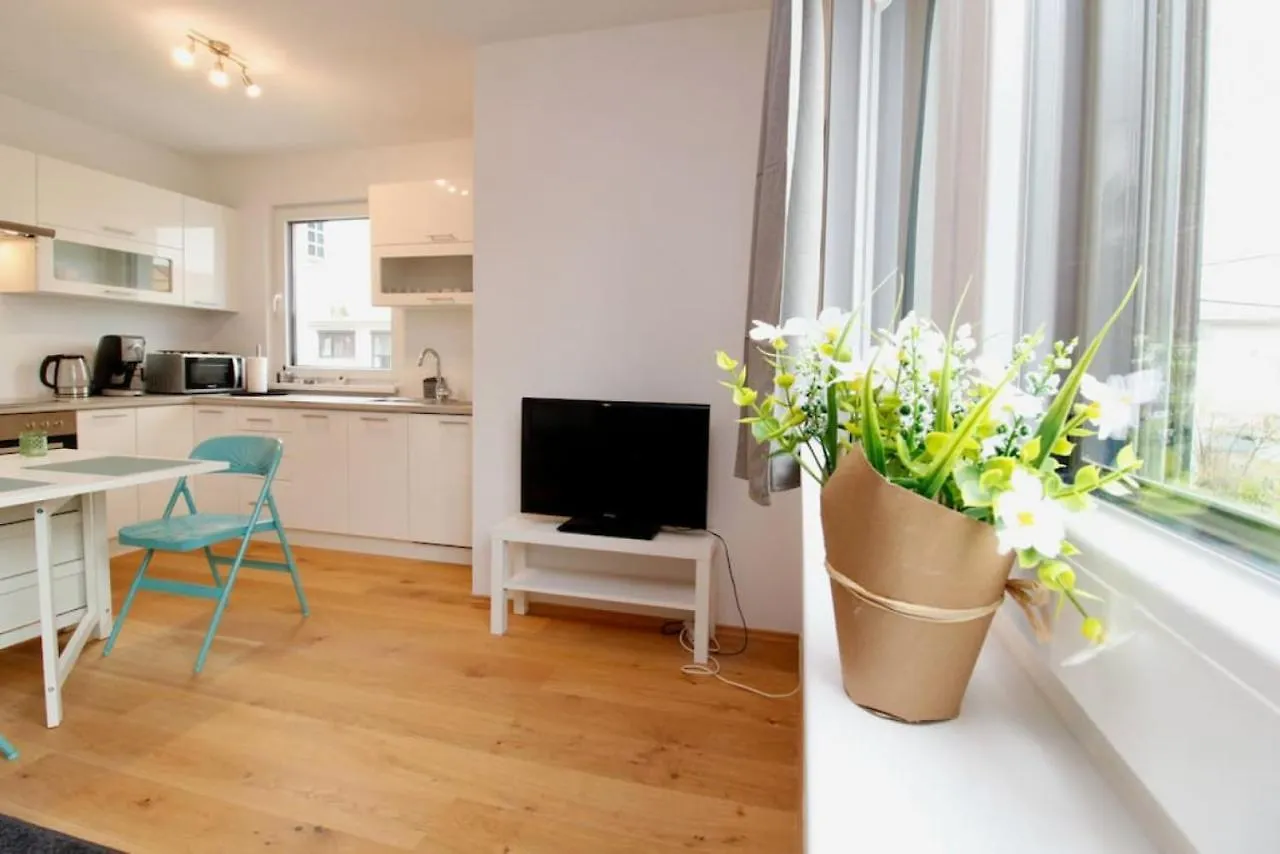 Modern Balcony Apartment With Free Parking Vienna