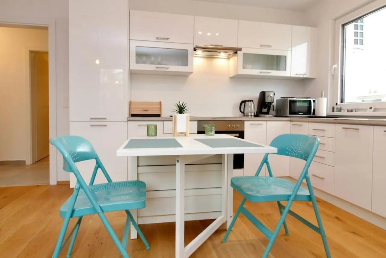 Modern Balcony Apartment With Free Parking Vienna
