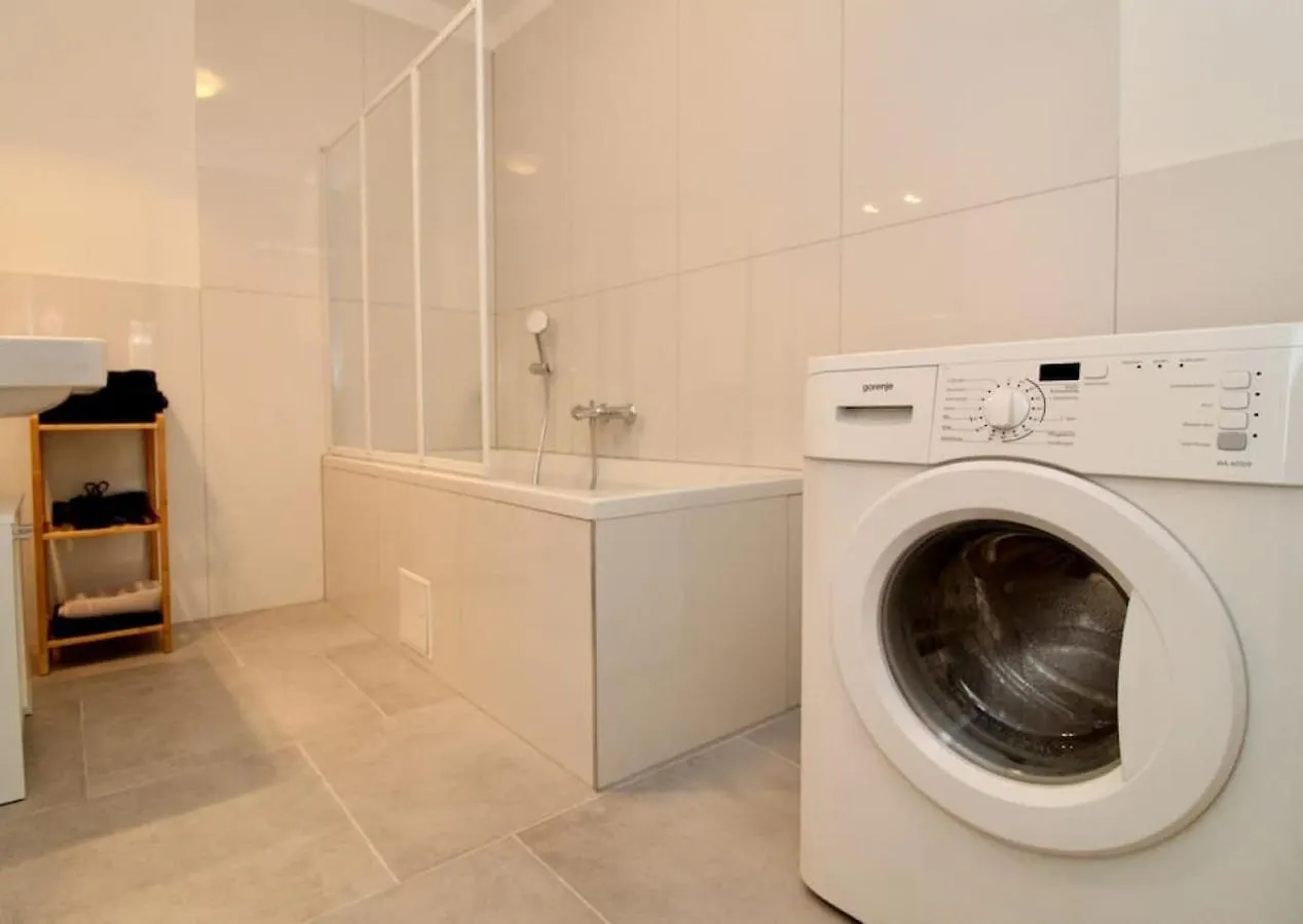 Modern Balcony Apartment With Free Parking Vienna Austria
