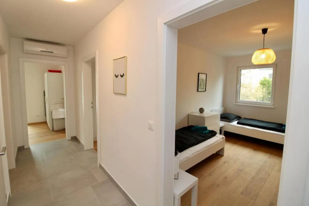 Modern Balcony Apartment With Free Parking Vienna