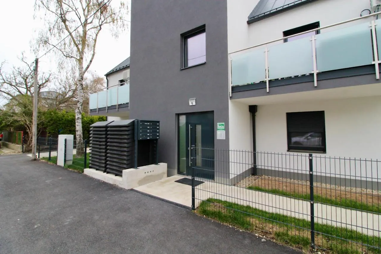 Modern Balcony Apartment With Free Parking Vienna