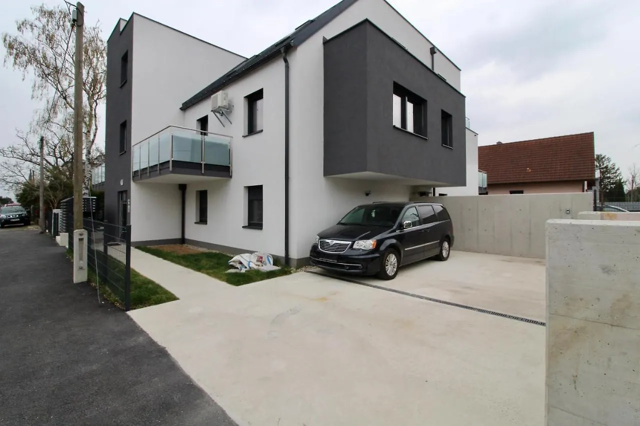 Modern Balcony Apartment With Free Parking location